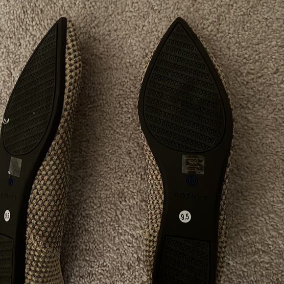 Gold pointed flat - Never Worn - Picture 2 of 3